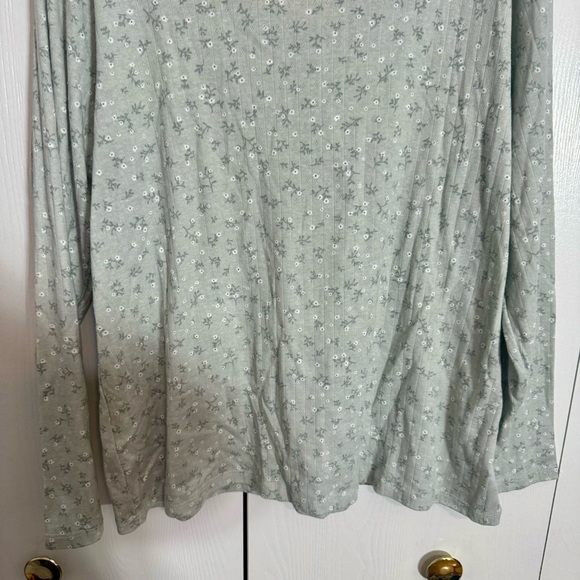 NWT. Hippie Rose Trendy Plus Size Printed Henley Neck Top Juniors 3X Sage Ditsy. - Picture 11 of 14
